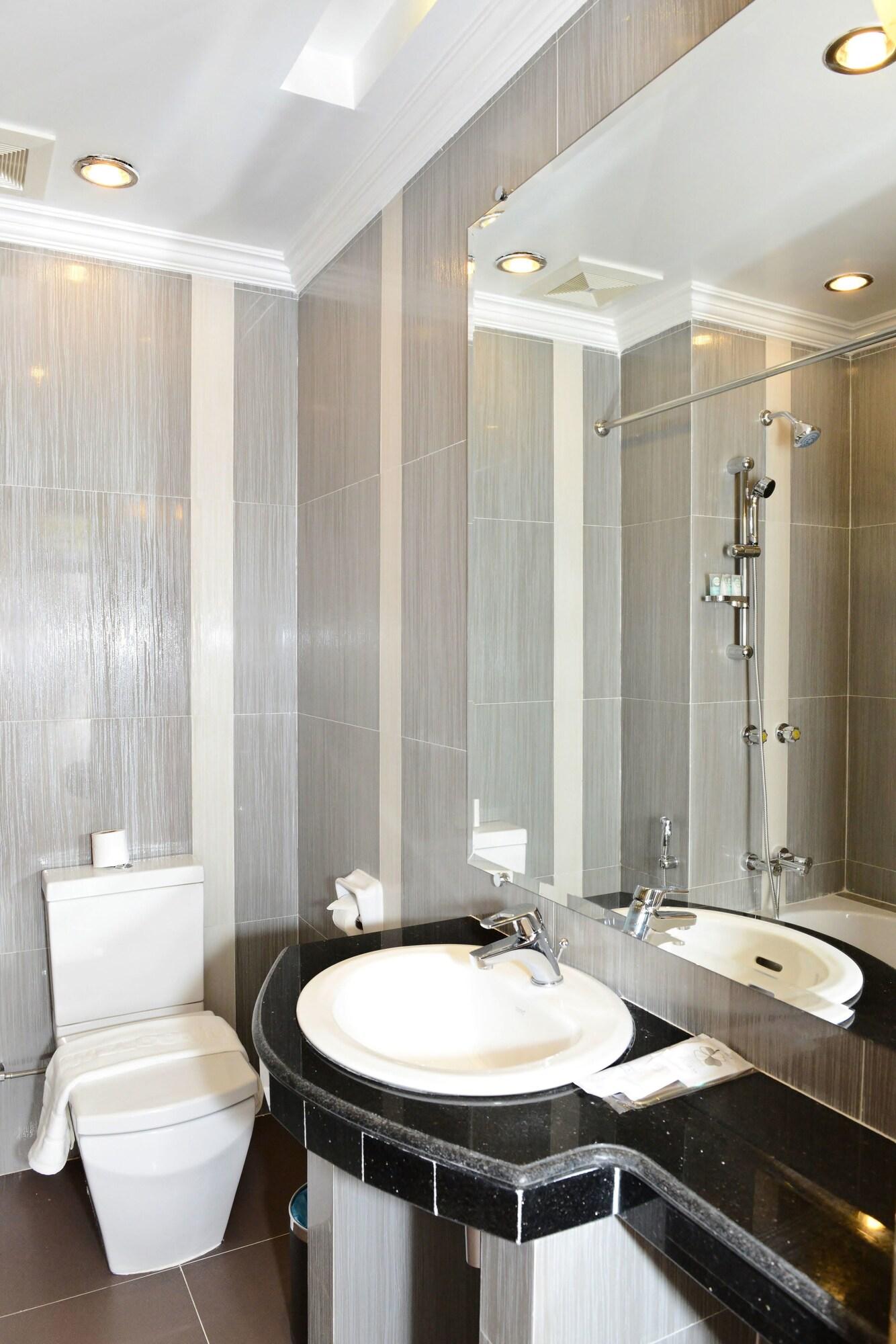 Hotel Grand United - 21St Downtown Rangoon Buitenkant foto