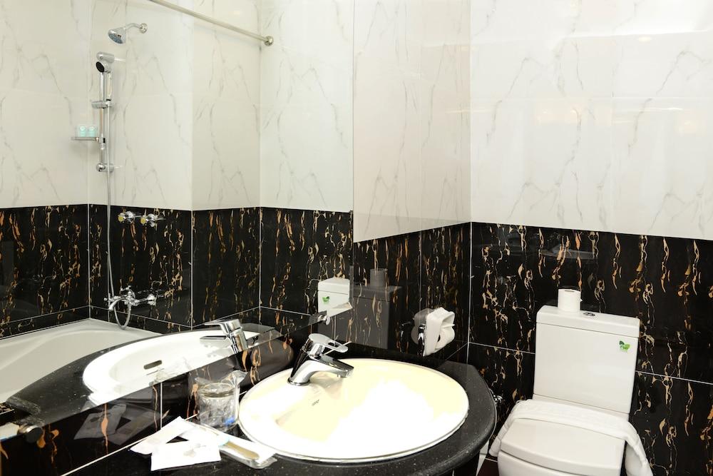 Hotel Grand United - 21St Downtown Rangoon Buitenkant foto