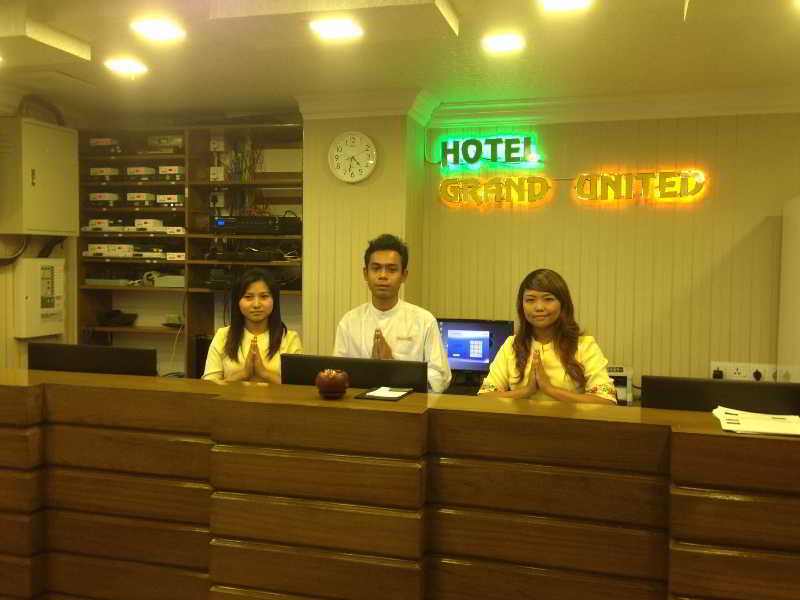 Hotel Grand United - 21St Downtown Rangoon Buitenkant foto