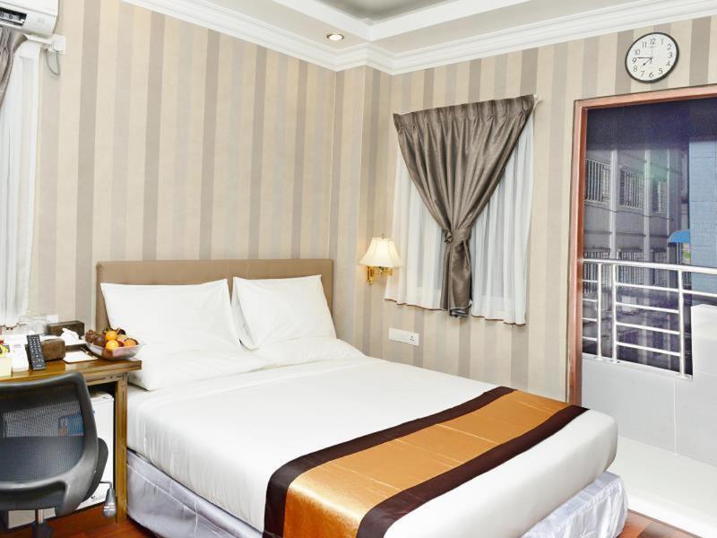 Hotel Grand United - 21St Downtown Rangoon Buitenkant foto