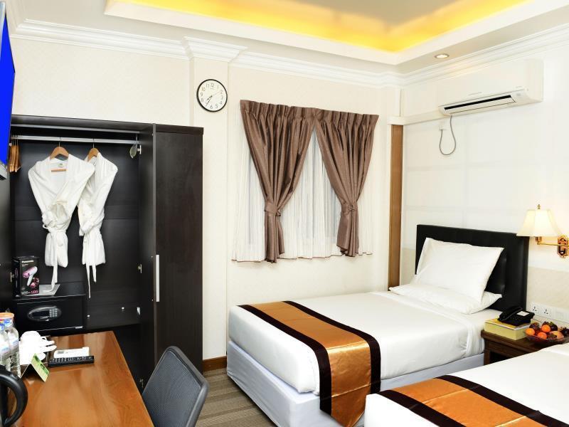 Hotel Grand United - 21St Downtown Rangoon Buitenkant foto