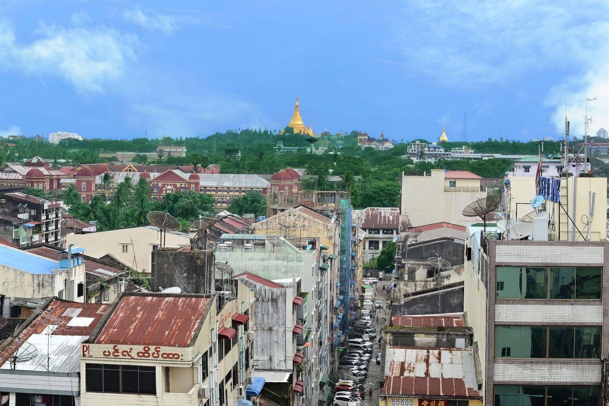 Hotel Grand United - 21St Downtown Rangoon Buitenkant foto