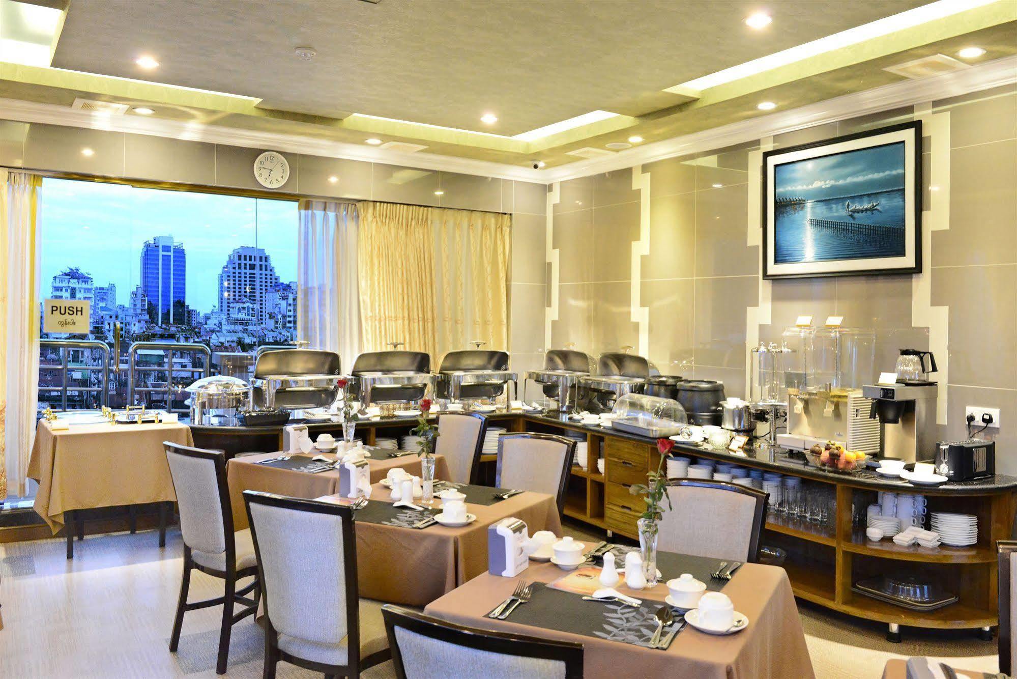 Hotel Grand United - 21St Downtown Rangoon Buitenkant foto