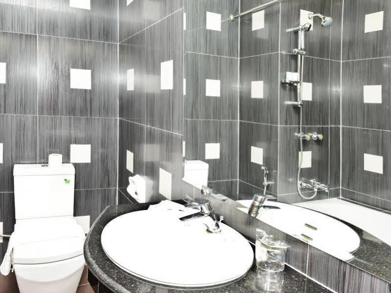 Hotel Grand United - 21St Downtown Rangoon Buitenkant foto