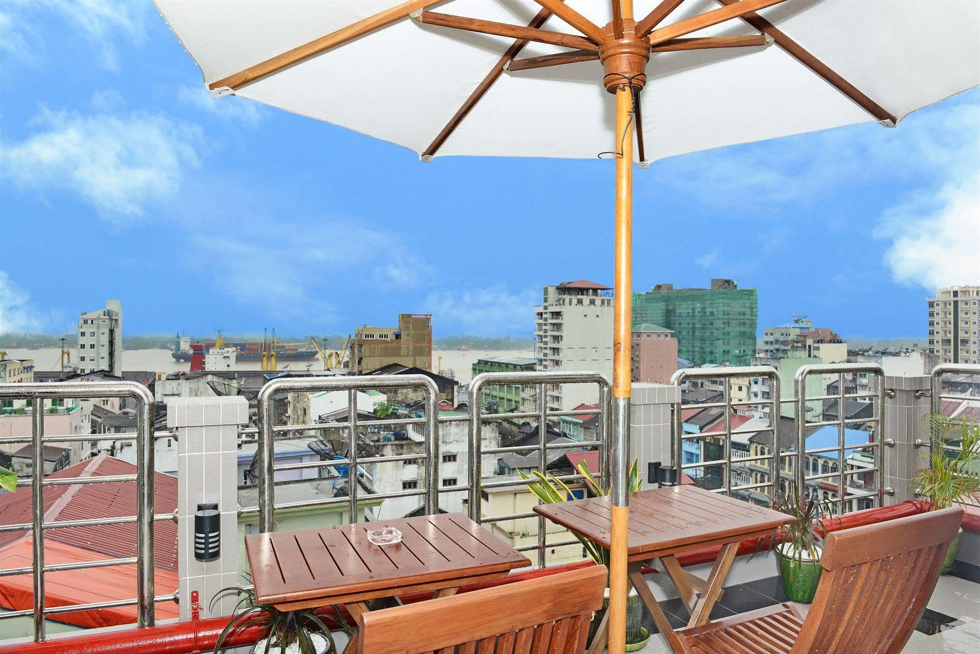 Hotel Grand United - 21St Downtown Rangoon Buitenkant foto