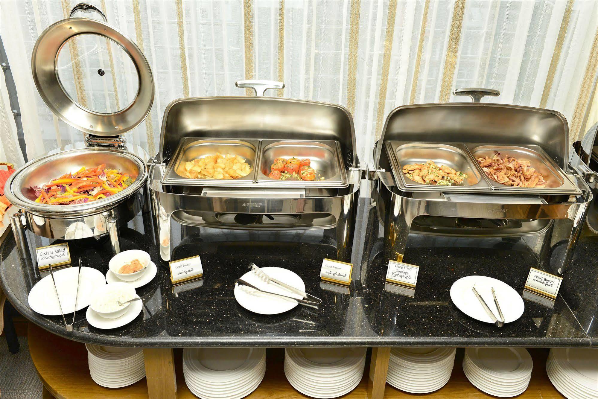 Hotel Grand United - 21St Downtown Rangoon Buitenkant foto