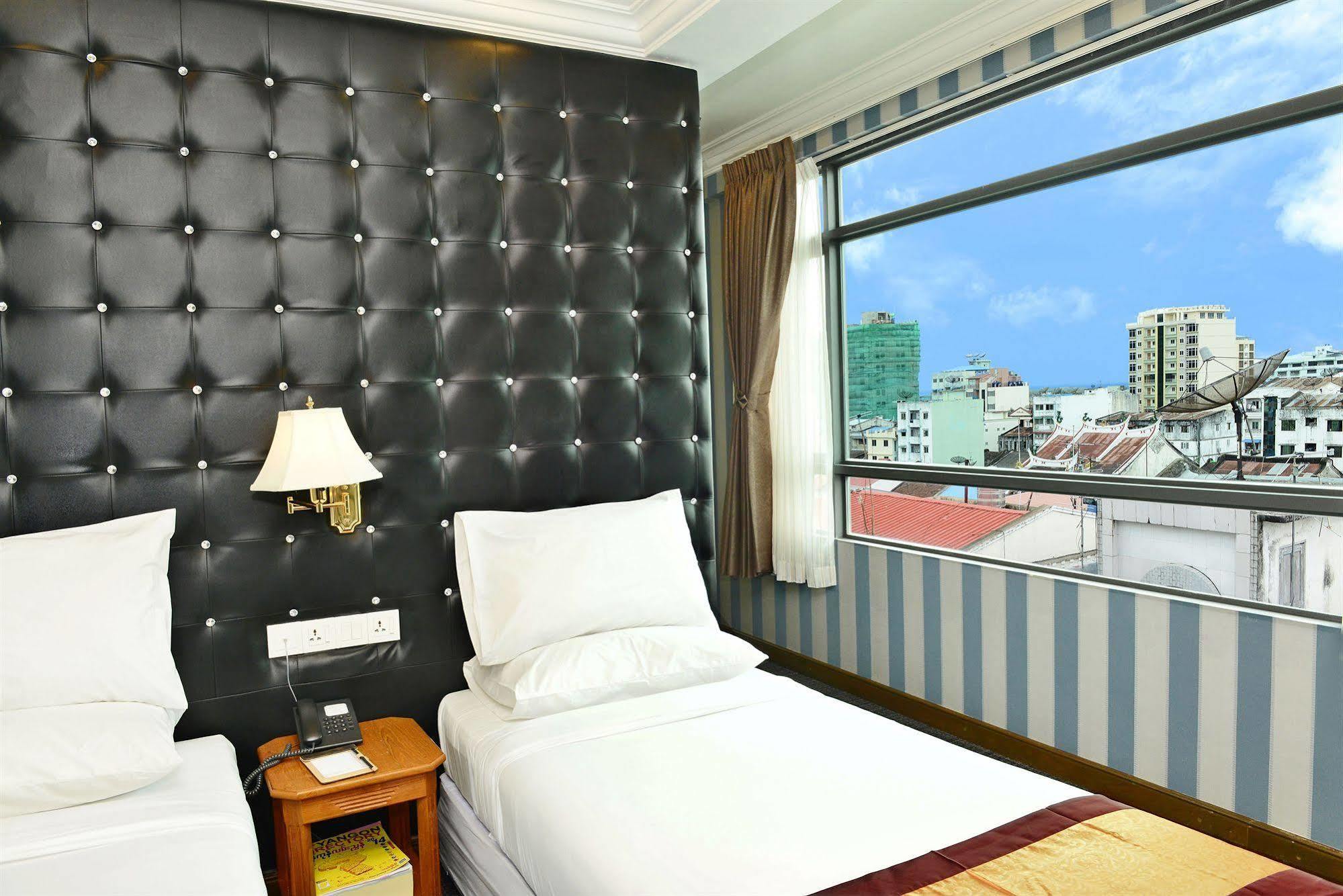 Hotel Grand United - 21St Downtown Rangoon Buitenkant foto
