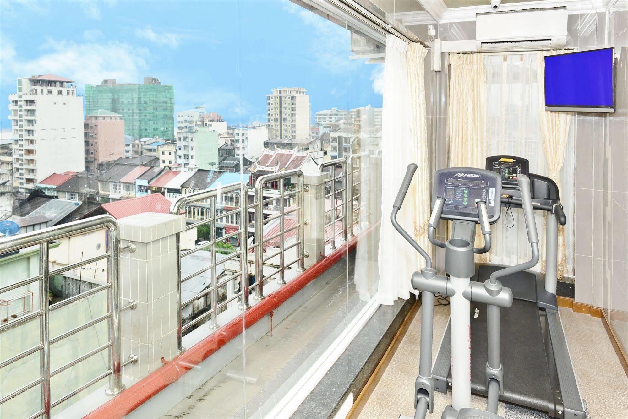 Hotel Grand United - 21St Downtown Rangoon Buitenkant foto