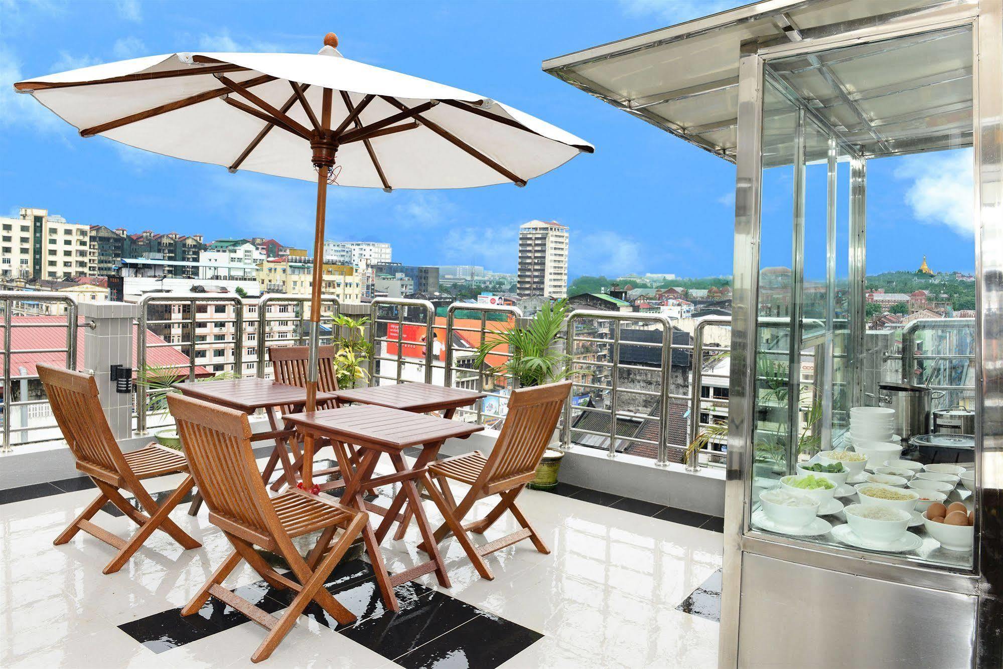 Hotel Grand United - 21St Downtown Rangoon Buitenkant foto