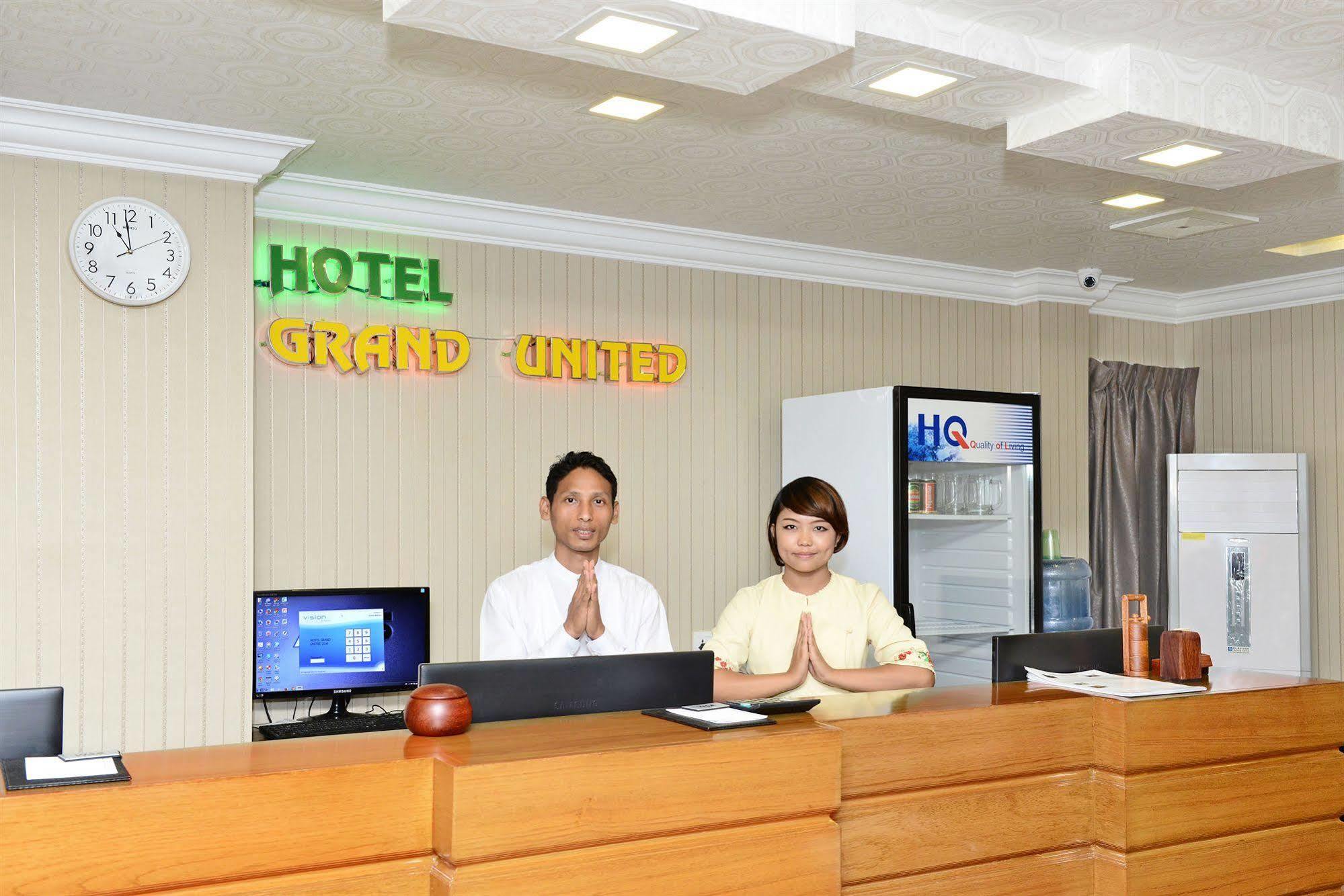Hotel Grand United - 21St Downtown Rangoon Buitenkant foto