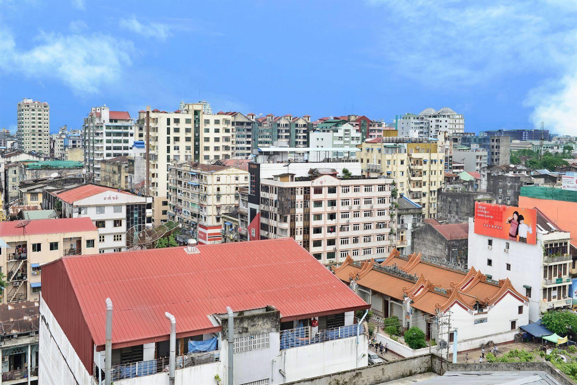 Hotel Grand United - 21St Downtown Rangoon Buitenkant foto