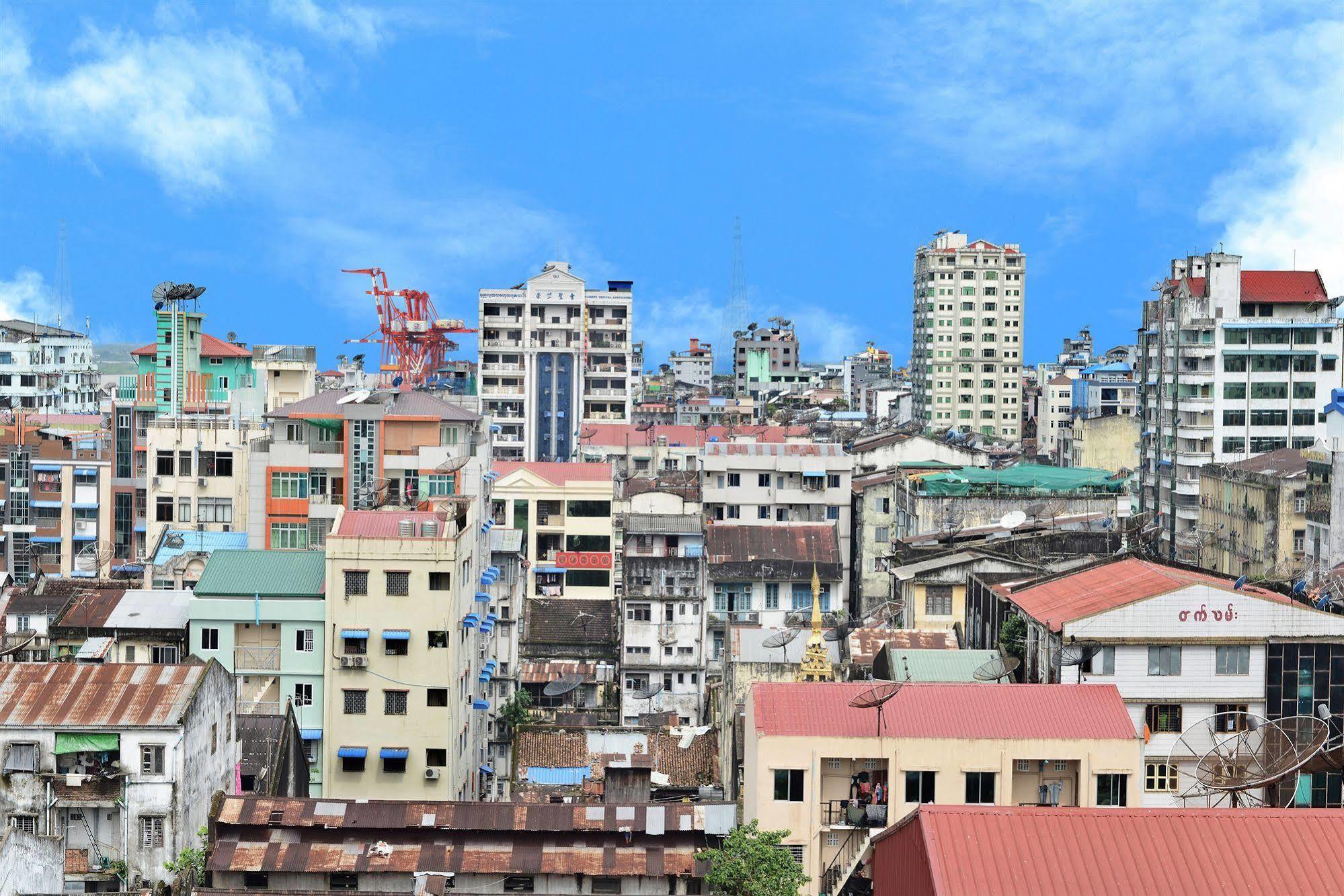 Hotel Grand United - 21St Downtown Rangoon Buitenkant foto