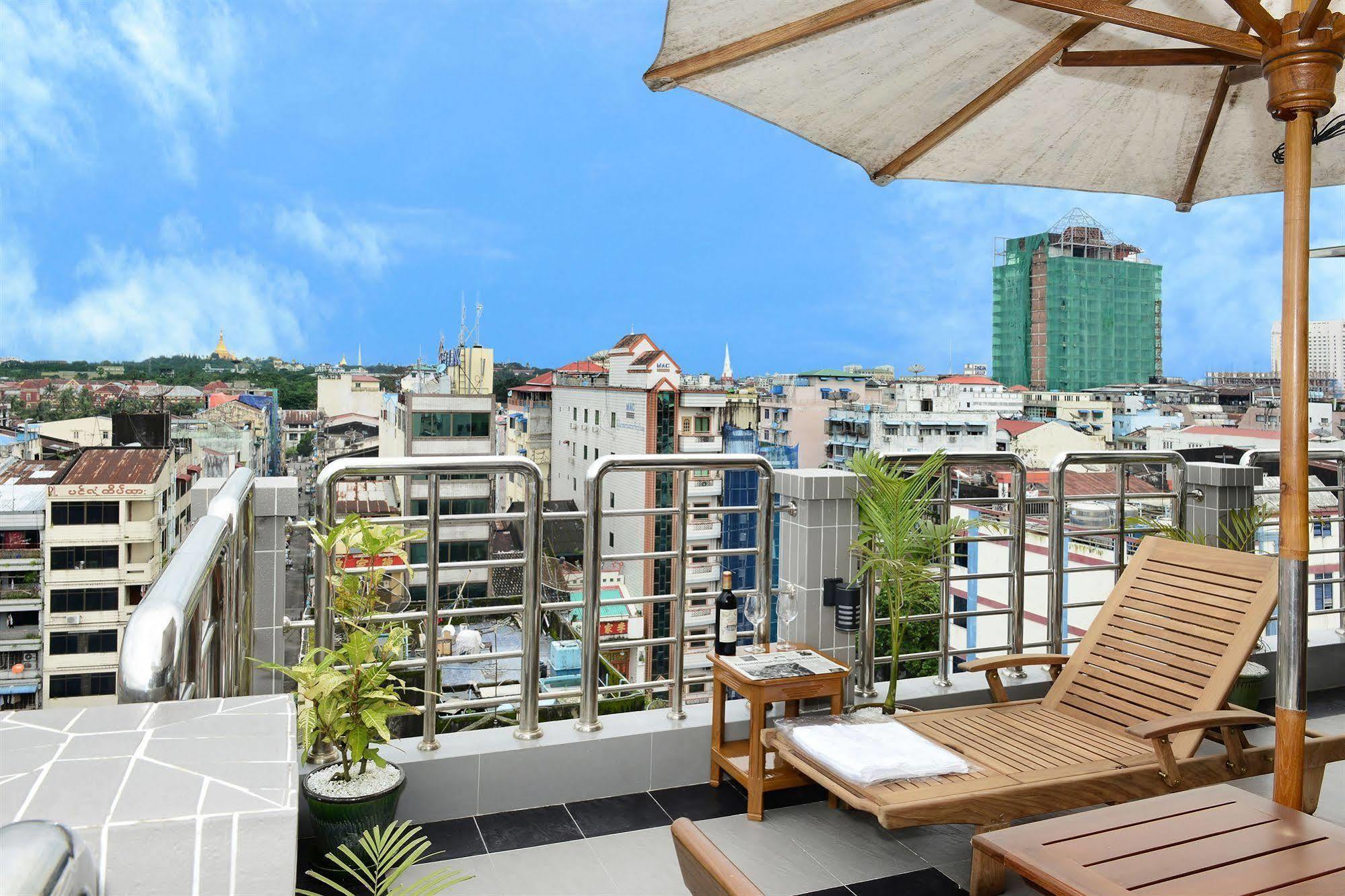 Hotel Grand United - 21St Downtown Rangoon Buitenkant foto