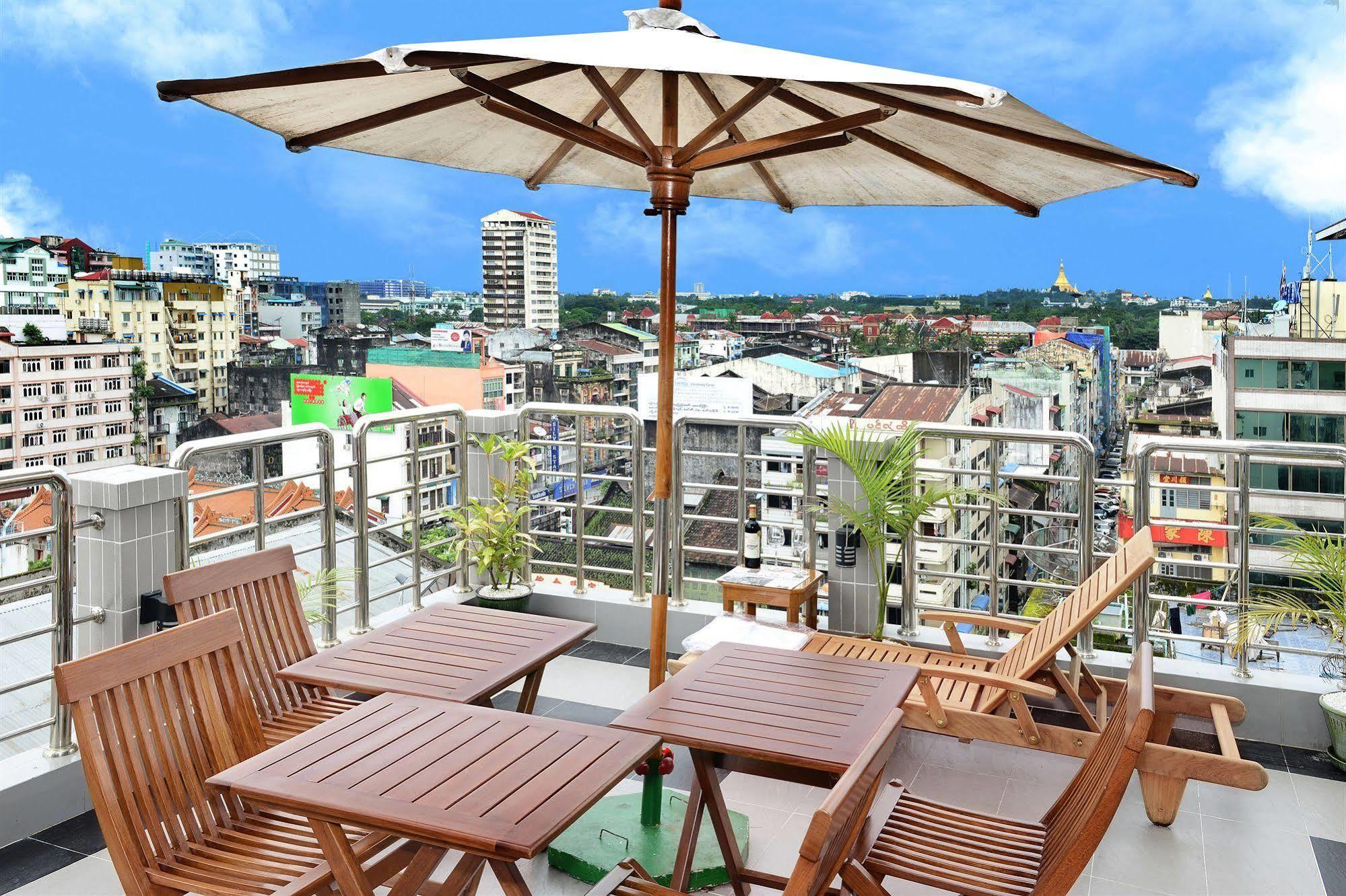 Hotel Grand United - 21St Downtown Rangoon Buitenkant foto